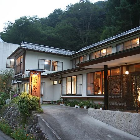 四万温泉 あやめや旅館 中之条町 エクステリア 写真