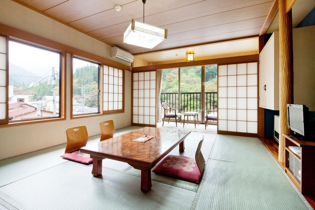 四万温泉 あやめや旅館 中之条町 部屋 写真