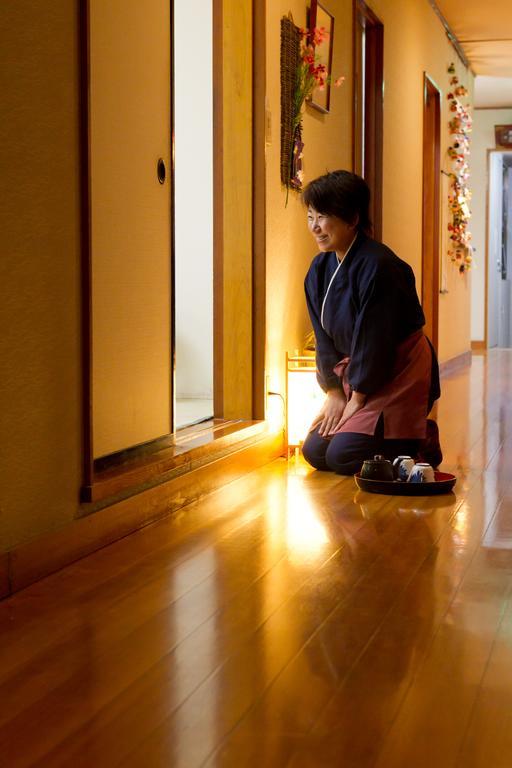 四万温泉 あやめや旅館 中之条町 エクステリア 写真